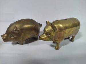 lot 87 image: Brass Pig Piggy Banks