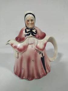 lot 108 image: Little Old Lady Teapot