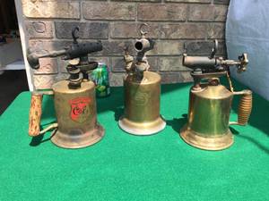 lot 109 image: Vintage 3 Brass Torches