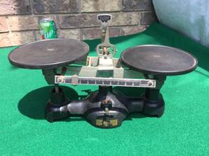 lot 110 image: Antique W.M. Welch Science Company 10 Grams Scale