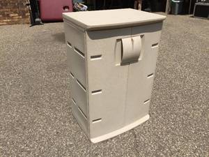 lot 115 image: Rubbermaid Cabinet - 24 x 18 x 36