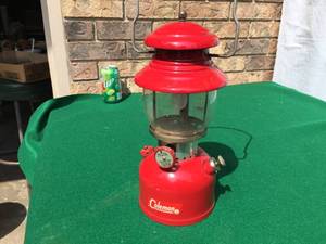 lot 122 image: Classic Coleman 200A Red Lantern - 862