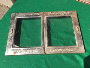 lot 125 image: Vintage Manchesters Hinged Biscuit Display Top