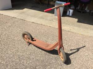 lot 126 image: Vintage Radio Line - Child Scooter - Good