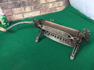 lot 131 image: Antique Lovell Domestic Washer Ringer