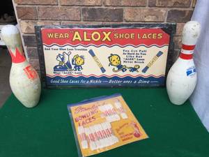 lot 134 image: Vintage Bowling Pins - Shoe Lace Display - Advertiser