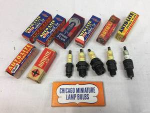 lot 159 image: Vintage Spark Plugs - Boxes - NOS