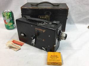 lot 186 image: Antique Cine-Kodak B Movie Camera - Neat