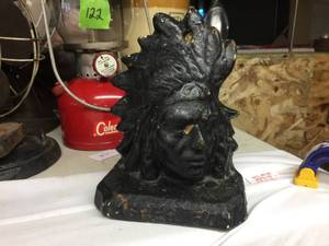 lot 188 image: Vintage Cast Iron Indian Chief - Doorstop