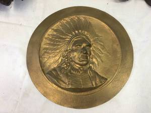 lot 190 image: Heavy Cast Iron Brass Indian Chief Head Plaque - 15 diam