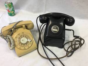 lot 203 image: Deco Kellogg 1000 Desk Phone & Stromberg Carlson Dial Phone