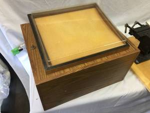 lot 206 image: Wooden Display Cabinet - 20 x 16 x 10 12