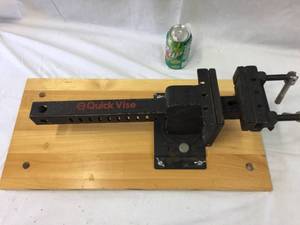 lot 207 image: B&D 12 Quick Vise