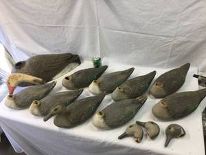 lot 209 image: Vintage VictorOther Veri-Lite Mache Decoys - Parts