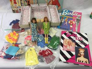 lot 216 image: Vintage Skipper Doll - Case - Clothes - Barbie Books
