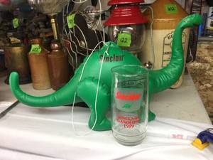 lot 253 image: Sinclair Gasoline - Glass - Inflatable Dino