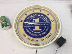 lot 257 image: Vintage Maytag Light Up Electric Clock - By Everbite