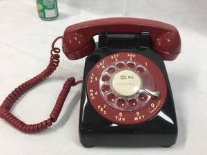 lot 262 image: Vintage Bell System Black & Red - Dial Telephone - Nice