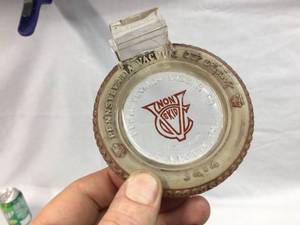 lot 265 image: Vintage Pennsylvania Vacuum Cup Advertiser Glass Ash Tray