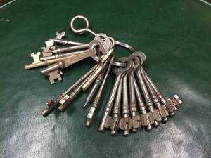 lot 276 image: Group Skeleton Keys