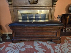 lot 121 image: Legacy Classic Furniture - WoodLeather Blanket Chest