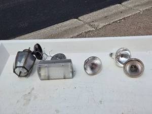 lot 22 image: Lot of Various Lighting Fixtures and Bulbs