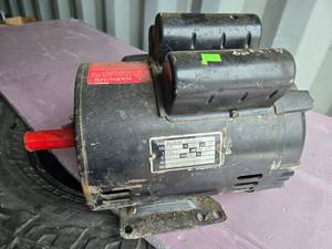 lot 65 image: Century 7.5 HP Electric Motor - Approx. 1 Shaft