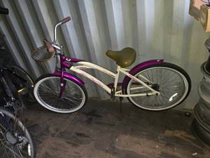 lot 67 image: La Jolla Street Cruiser Bicycle