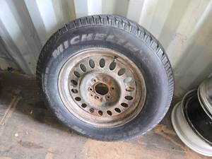 lot 82 image: Michelin Tire with Wheel Rim P24565R17