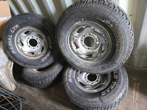 lot 83 image: Set of 4 LT26575R16 Tries, Mixed Brand Mirage Radial LTR and Wild Trac
