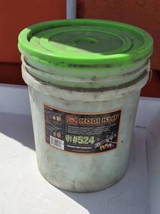 lot 95 image: Kodi Klip Rebar Connectors in Bucket model #524 contains approx. 840 connectors designed for connecting No. 5 rebar to No. 4 rebar