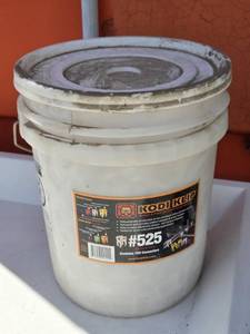 lot 99 image: Kodi Klip Rebar Connectors in Bucket model #525 contains approx. 720 connectors designed for No. 5 rebar