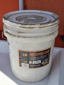 lot 100 image: Kodi Klip Rebar Connectors in Bucket model #525 contains approx. 720 connectors designed for No. 5 rebar