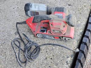 lot 117 image: SKIL Belt Sander with Pressure Control and Micro-Filtration model 7510