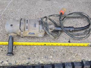 lot 120 image: Black & Decker Heavy Duty Angle Sander - works, needs parts