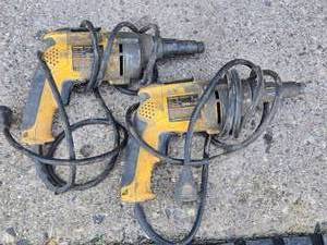 lot 122 image: Lot of Two DeWalt DW268 VSR Versa-Clutch Screwdrivers - work