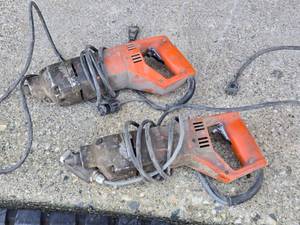 lot 124 image: Two Electric Power Tools with Cords - 1 Works, 1 Doesnt