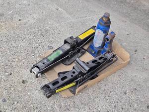 lot 131 image: Automotive Jacks