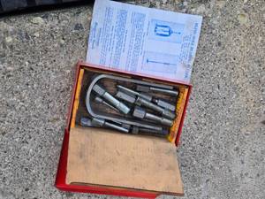 lot 141 image: Blind Hole Bearing Puller Set in Metal Case