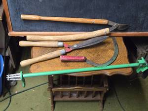 lot 183 image: Weed Zinger, Shears, Sickle, Pruner