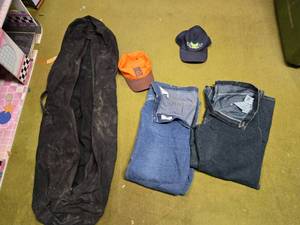 lot 188 image: Lot of Jeans, Caps, and a Black Bag - BIG BEN in size 44x32 & Wrangler Carpenter in size 36x32