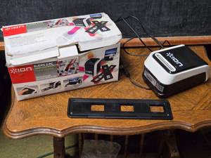 lot 189 image: Ion Slides 2 PC 35mm Slide and Film Scanner