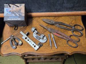 lot 193 image: Lot of Various Tools and Accessories such as drill bits in orange cases, a Makita carbide-tipped saw blade, a magnetic wristband, and several small hand tools and accessorie