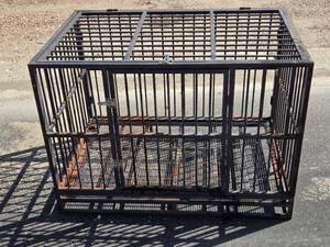 lot 196 image: Large Metal Dog Kennel - Side and Top Doors