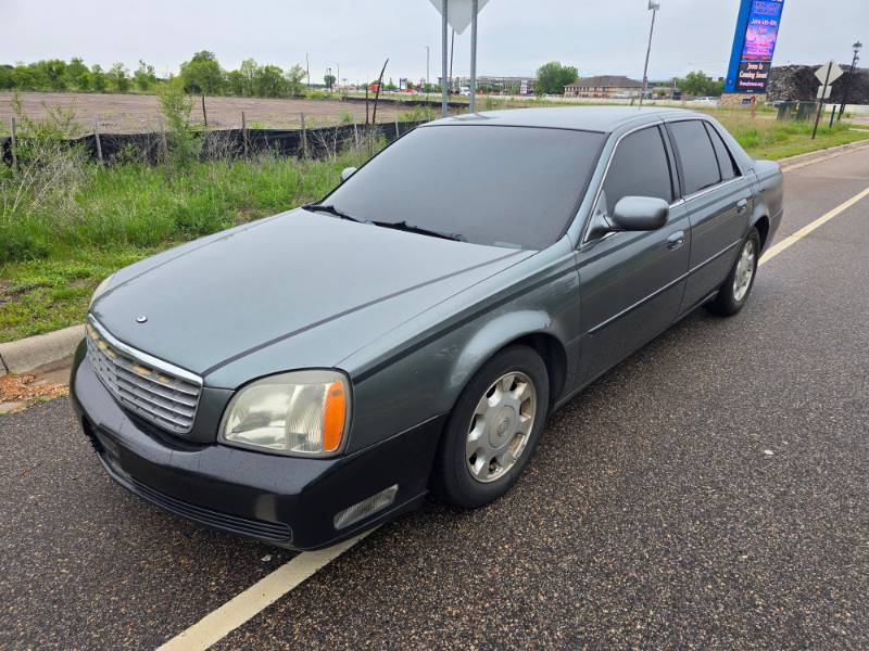 lot 18 image: 2005 Cadillac Deville