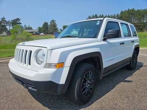 lot 1 image: 2013 Jeep Patriot - Manual