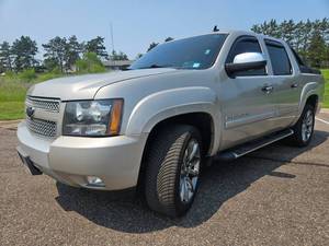 lot 6 image: 2008 Chevy Avalanche