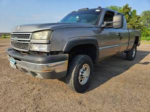 lot 11 image: 2005 Chevey Silverado 2500HD - Diesel