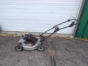 lot 47 image: Craftsman Push Mower