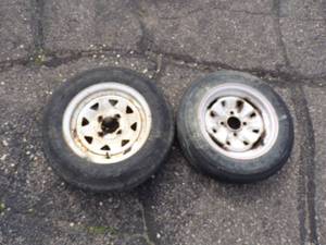 lot 59 image: Pair of 4 Hole Tire Rims